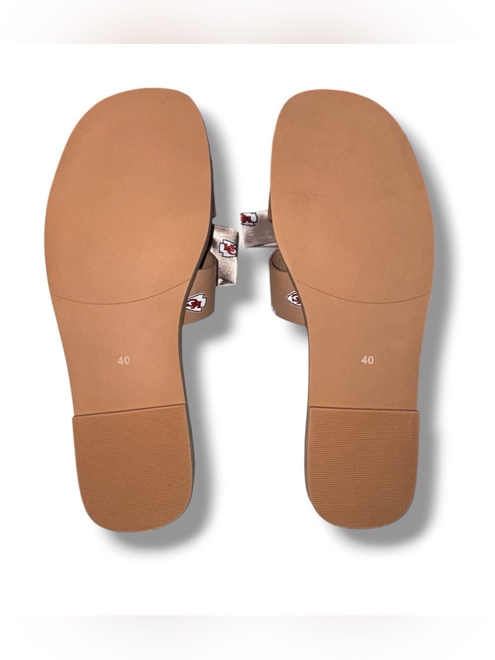 NWT Kansas City Chiefs Cuce Tan Bow Sandals - Women's 10 - Picture 6 of 11